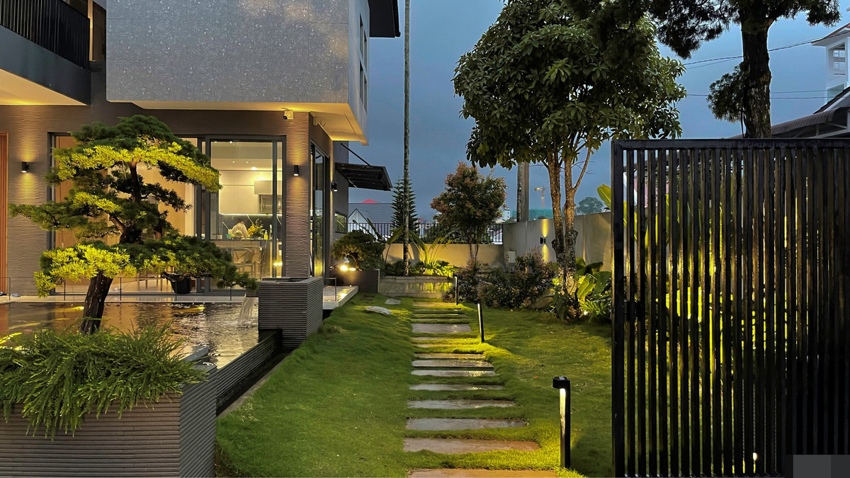 Villa mang yếu tố nghỉ dưỡng chắc chắn không thể thiếu mảng xanh thiên nhiên bao trùm.