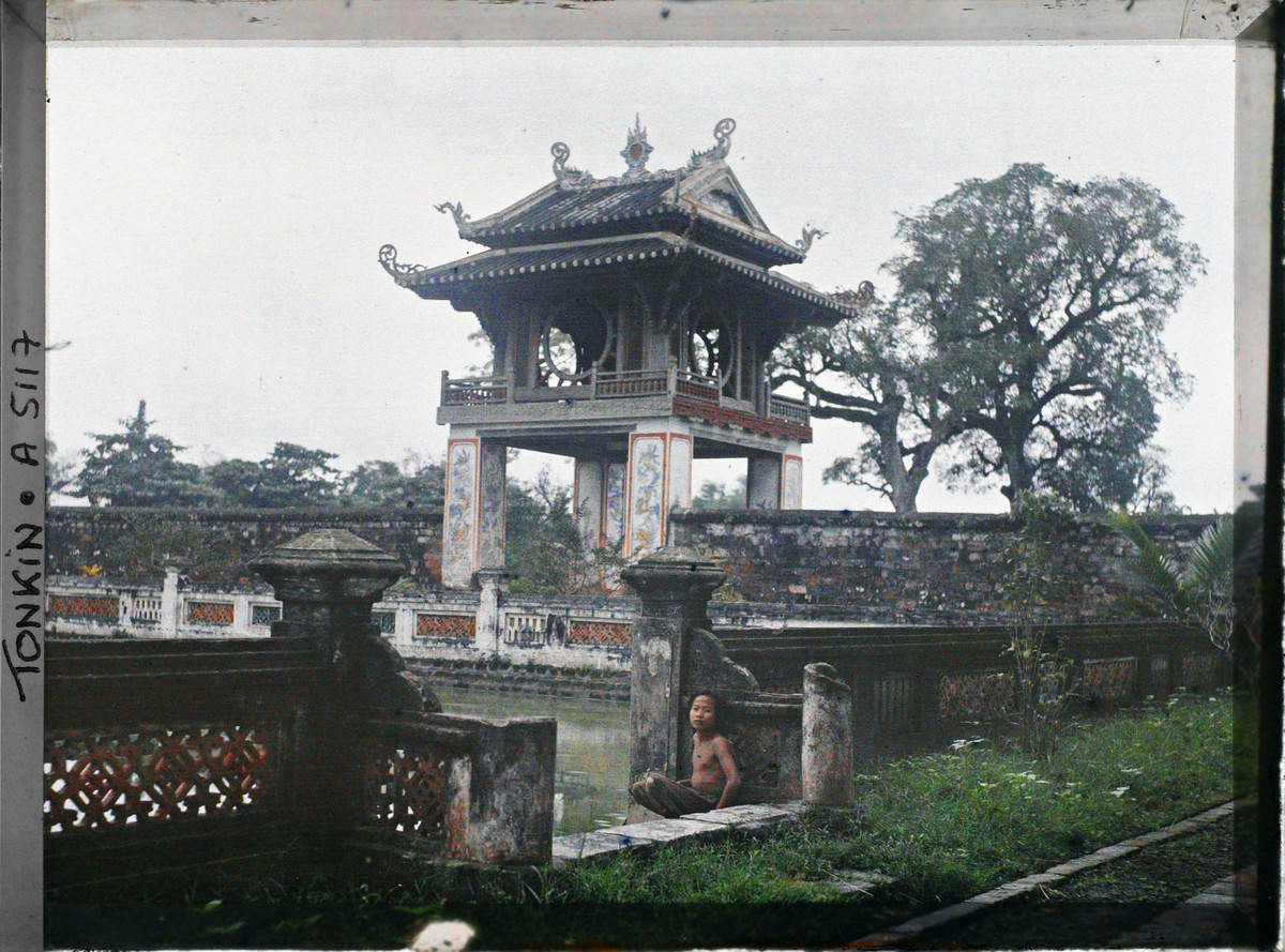 Góc nhìn khác về giếng Thiên Quang và Khuê Văn Các.