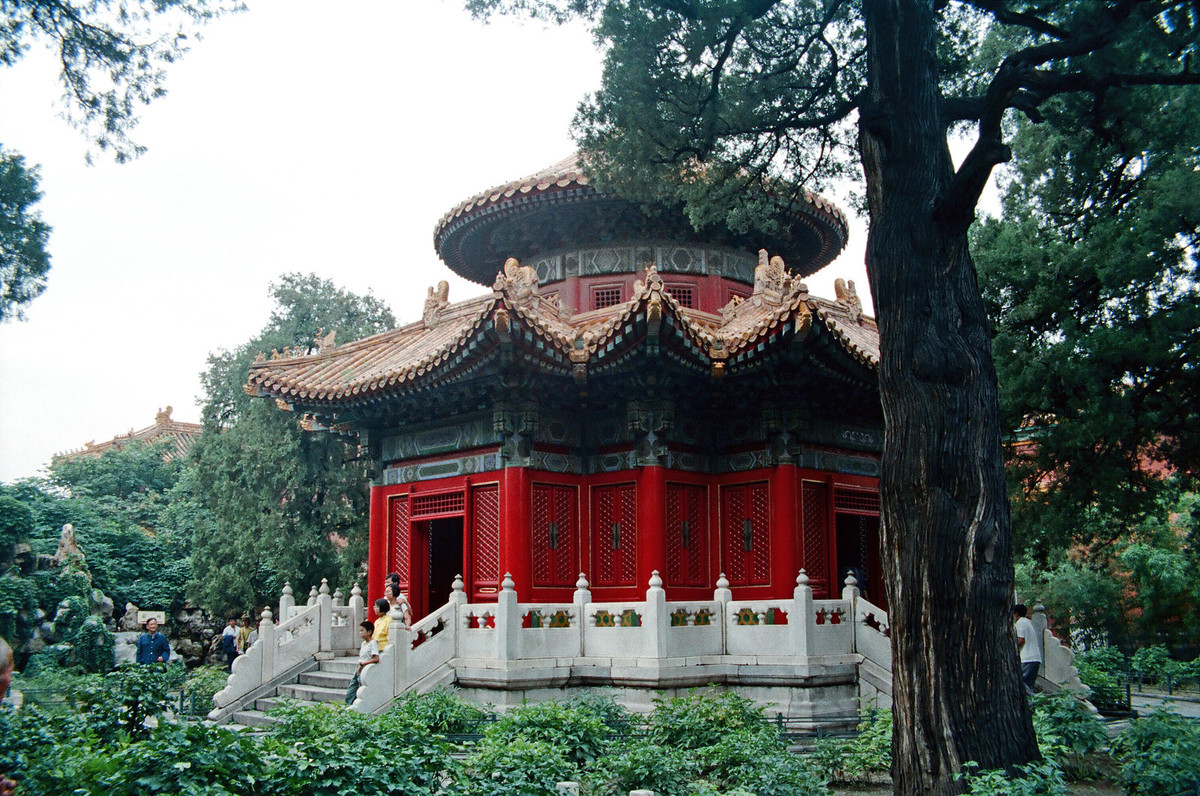 Trong khu vườn hoàng gia ở Bảo tàng Cố cung, Tử Cấm Thành Bắc Kinh.