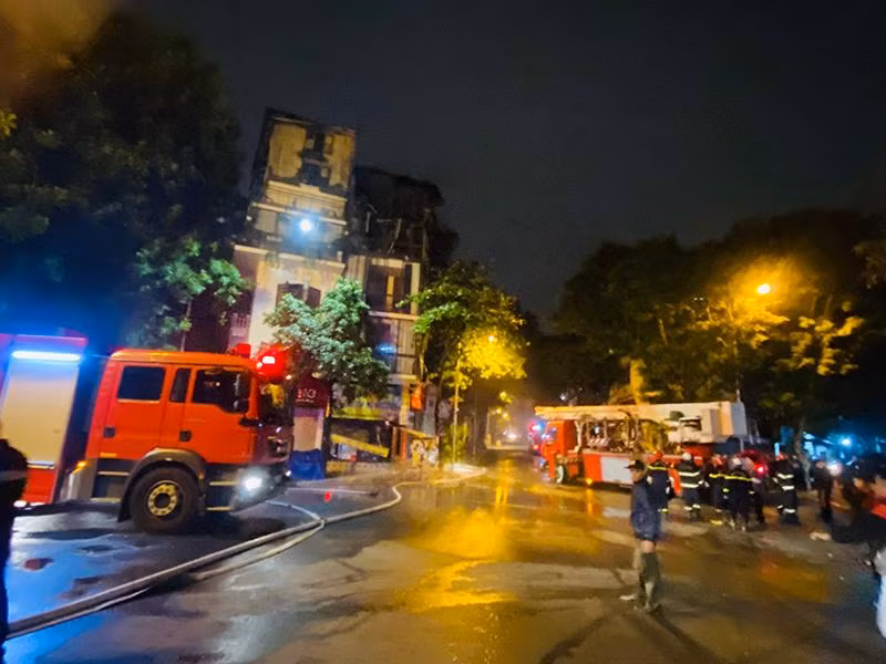 Chay nha tai pho co Ha Noi: May man khong thiet hai ve nguoi