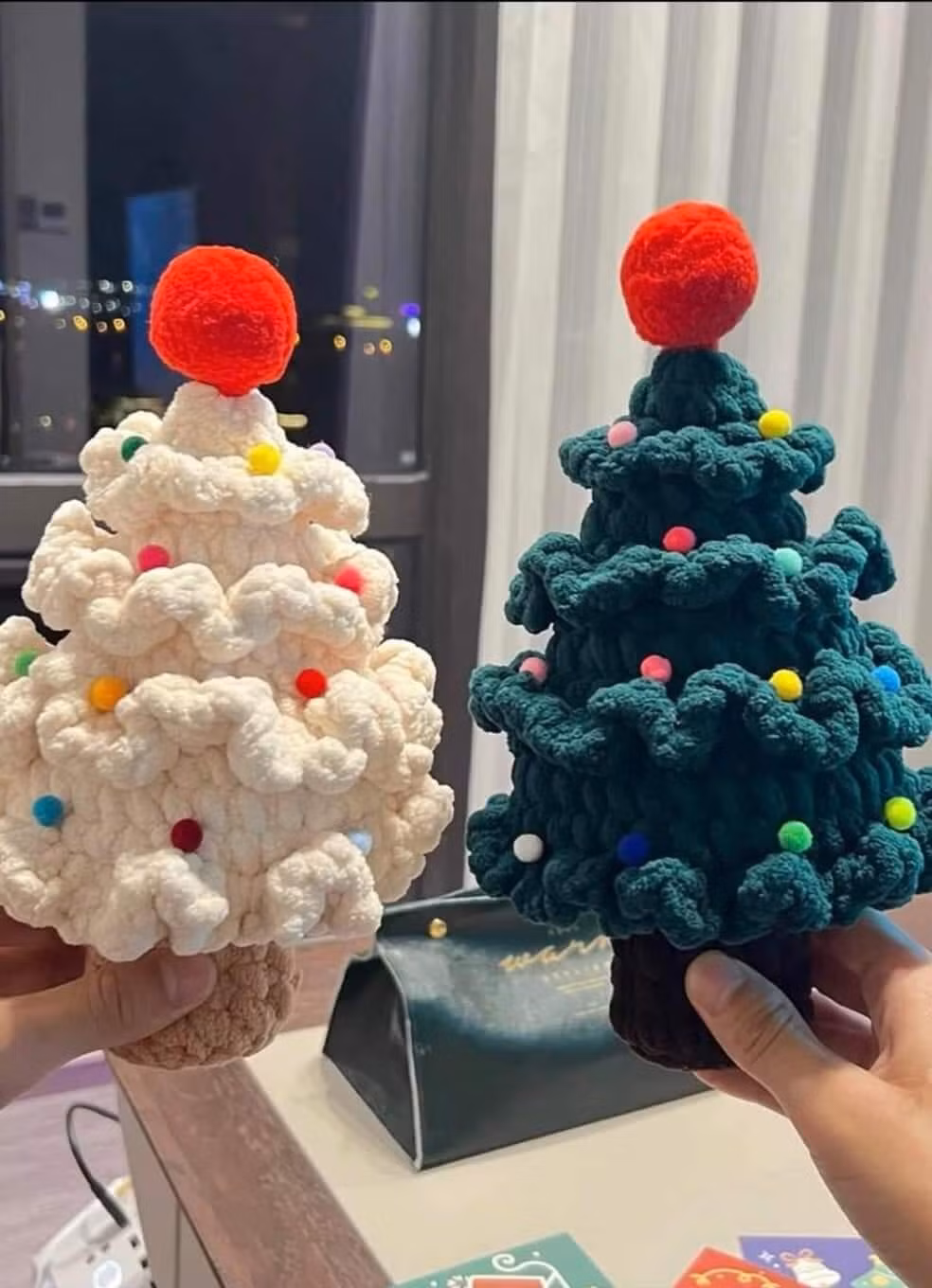 Khong khi Giang sinh ua vao lop hoc: Gen Z “bat trend” lam cay thong-Hinh-2