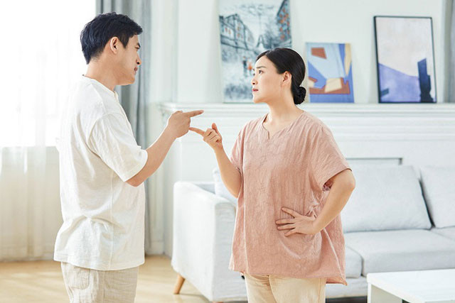 Cứ cãi nhau với vợ là chồng bỏ về nhà bố mẹ đẻ Cu cai nhau voi vo la chong bo ve nha bo me de