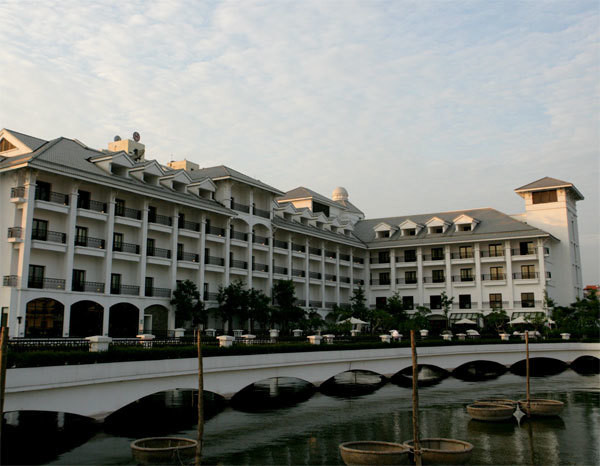 Khach san 5 sao ban com rang dua bo, dang cap quoc te tranh phan via he-Hinh-4