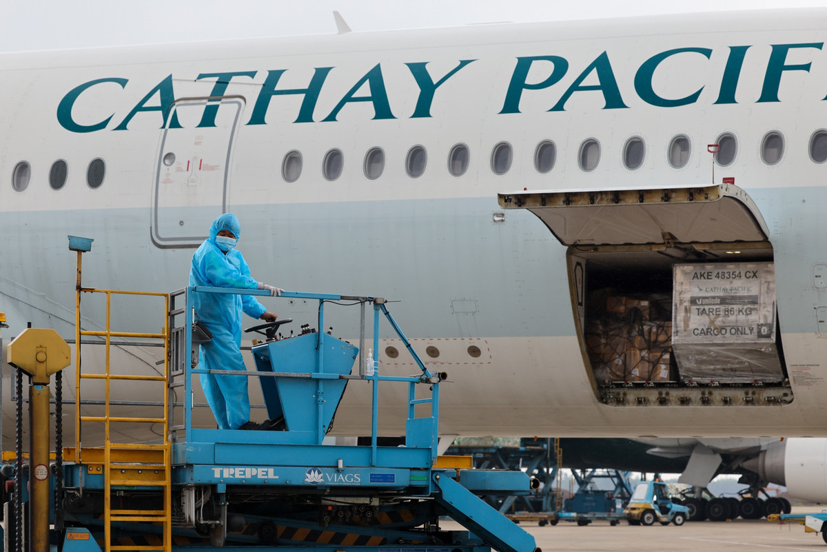 TP.HCM ủng hộ việc mở đường bay đi và đến giữa Tân Sơn Nhất và Nội Bài (Hà Nội) để giải quyết một phần nhu cầu đi lại cấp thiết của người dân giữa hai vùng kinh tế trọng điểm.