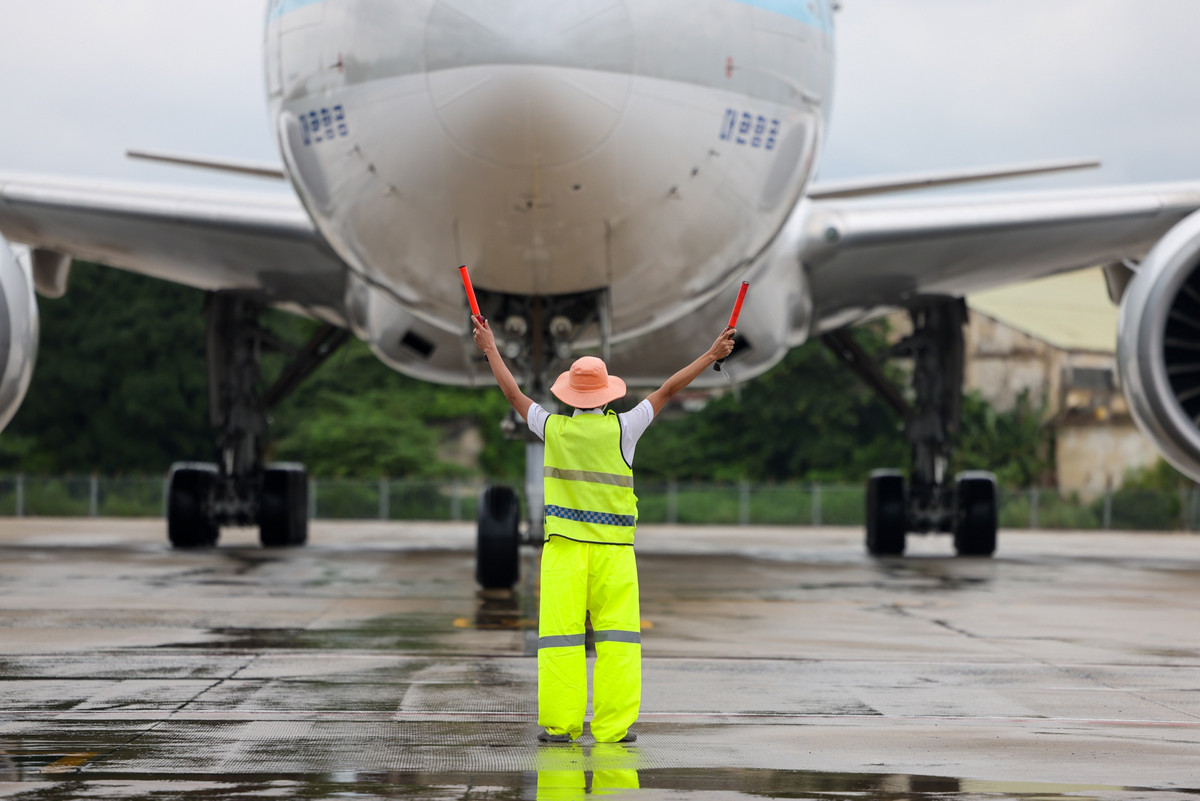 Theo kế hoạch của Cục Hàng không Việt Nam, mỗi ngày TPHCM sẽ có 132 chuyến khứ hồi trên 18 đường bay đến các địa phương khác; Khánh Hòa 20 chuyến; Điện Biên 2 chuyến; Phú Yên 7 chuyến; Bình Định 11 chuyến. 