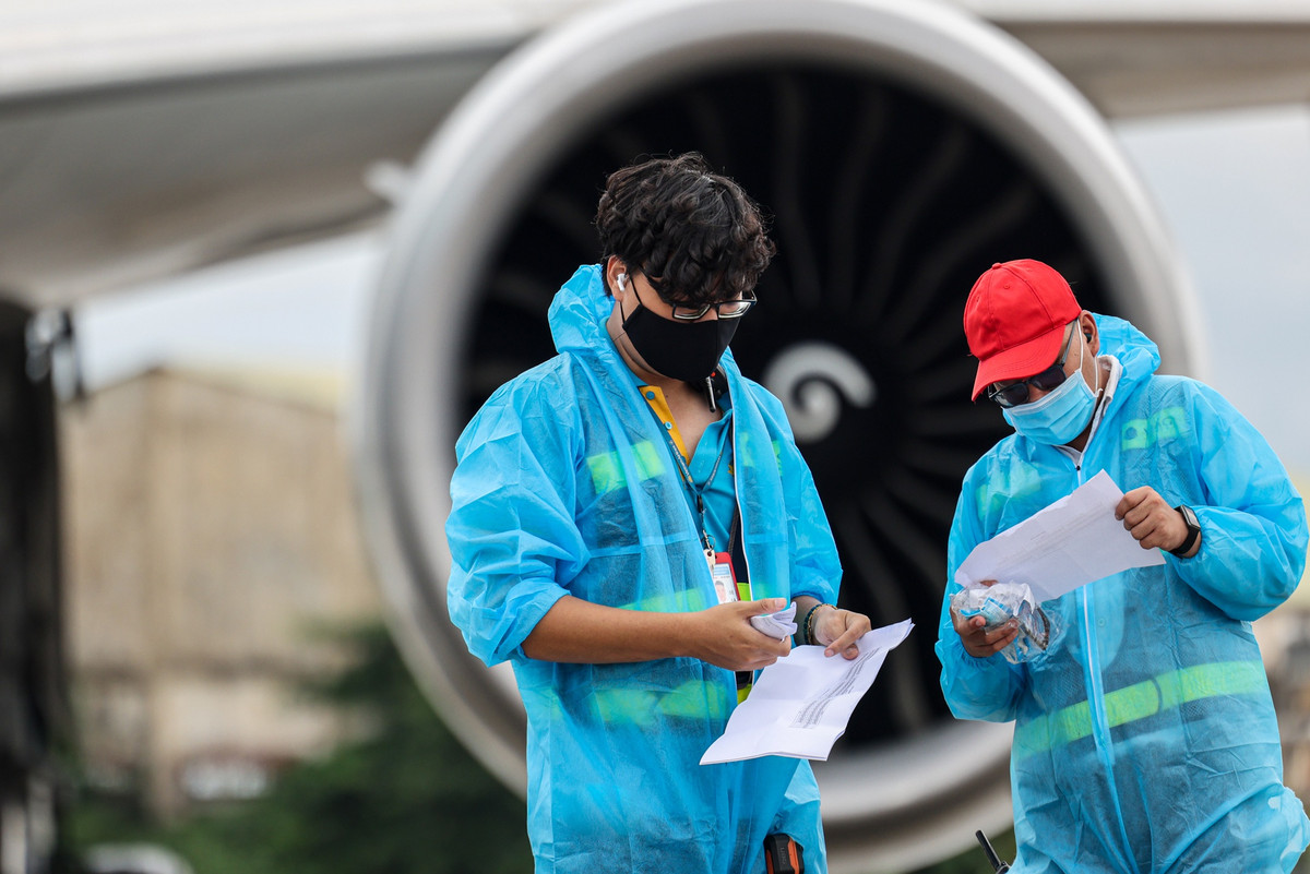 Ngày 4/10, Cục Hàng không Việt Nam nhận được văn bản của lãnh đạo TP.HCM, Khánh Hòa, Bình Định, Điện Biên và Phú Yên về kế hoạch khai thác chuyến bay nội địa đi và đến sân bay trên địa bàn.