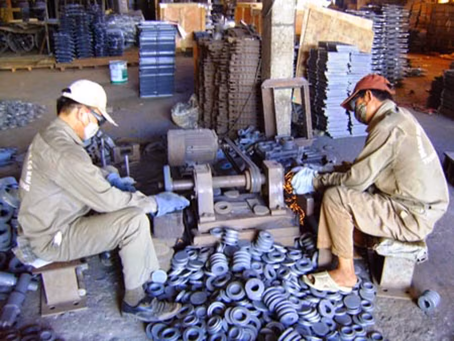 90.000 DN te liet ngung lam an, kich hoat goi tien 100.000 ty giai cuu-Hinh-2