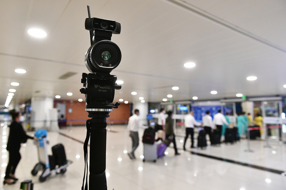 Cũng trong ngày 15/10, Bộ Y tế có văn bản gửi ủy ban nhân dân các tỉnh, thành phố trực thuộc trung ương về việc giám sát người về từ các khu vực có dịch COVID-19, nhất là từ nơi có số mắc COVID-19 cao, thực hiện xét nghiệm, căn cứ tình hình thực tế để tổ chức cách ly phù hợp, theo dõi sức khỏe và áp dụng các biện pháp phòng chống dịch COVID-19 đúng hướng dẫn của Bộ Y tế.