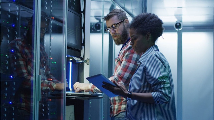  6. Kỹ sư mạng máy tính: Kỹ sư mạng máy tính, hay còn gọi là kỹ sư mạng, là những người đảm nhận vai trò thiết kế và xây dựng hệ thống mạng đáp ứng nhu cầu hiện tại và tương lai của tổ chức. Mức lương các kỹ sư mạng được trả trung bình là 116.000 USD/năm. Dự kiến từ năm 2019 đến 2029, mức tăng trưởng cho nghề này là 5%. Khu vực thành phố San Jose, Sunnyvale và Santa Clara ở bang California sẽ là nơi làm việc lý tưởng với mức lương lên đến 161.000 USD/năm. Ảnh: Wav Fc.