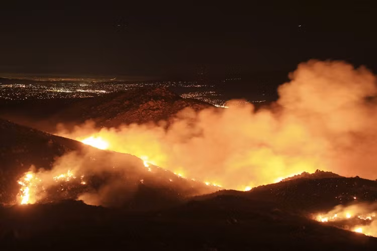 Đám cháy ở gần Banning sáng 8/8/2013.