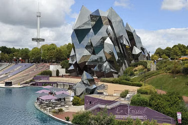 Le Kinémax Poitiers, Poitou-Charentes, Pháp: Rạp chiếu phim Kinémax Poitiers có nhiều phòng chiếu IMAX, trong đó có một phòng chiếu với màn ảnh rộng gần 720m2 và có 440 chỗ ngồi.