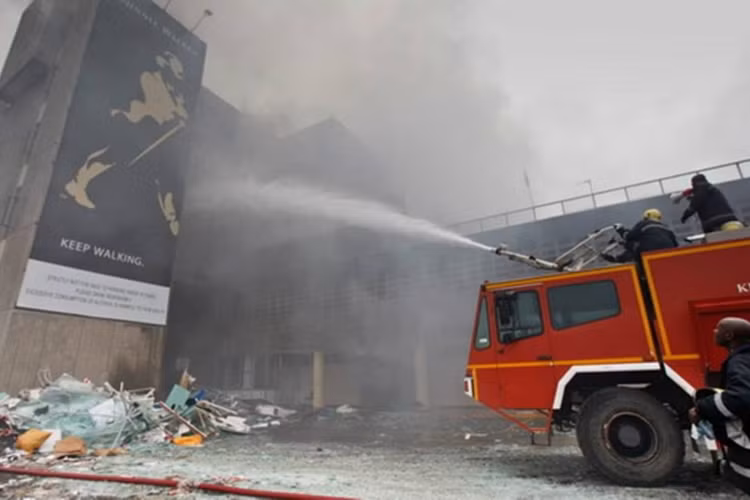 ...và huy động đủ loại phương tiện...