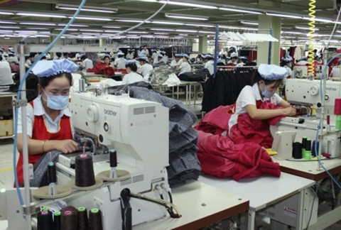 Đóng cửa Khu công nghiệp Kaesong khiến cho Triều Tiên mất "con gà đẻ trứng vàng" và phải nuôi 52.000 lao động bị thất nghiệp.