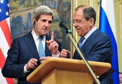 Ngoại trưởng Mỹ John Kerry (trái) và Ngoại trưởng Nga Sergei Lavrov tại cuộc họp báo ở Washington.