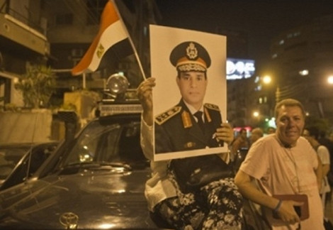 Kết quả các cuộc thăm dò dư luận do Viện Nghiên cứu Zogby tiến hành trước và sau cuộc đảo chính cho thấy tỷ lệ người dân Ai Cập ủng hộ quân đội lên tới 94% và 93%.