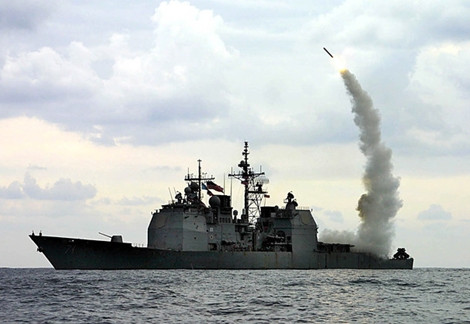 Phóng tên lửa Tomahawk tấn công Syria từ Địa Trung Hải.