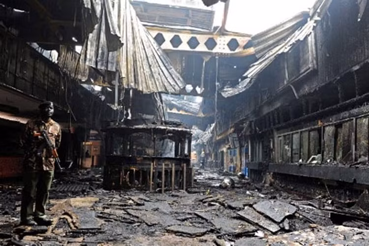 Người lính này chẳng còn gì để canh gác.