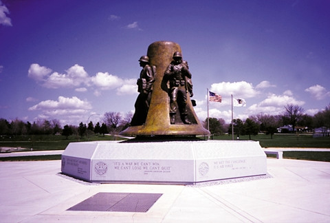 Đài tưởng niệm chiến tranh Triều Tiên với dòng chữ: "Một cuộc chiến chúng ta không thể thắng, không thể thua và không thể từ bỏ".