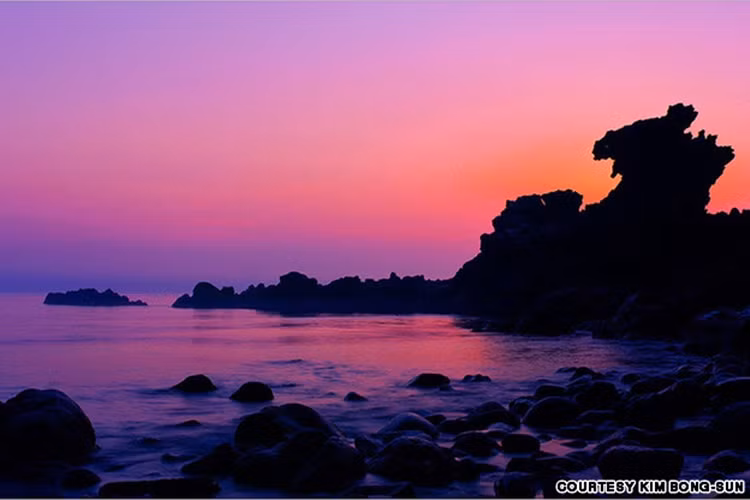 Yongduam: Mỏm đá "Đầu Rồng" là nơi bắt buộc phải đến thăm đối với du khách đến đảo Jeju,
