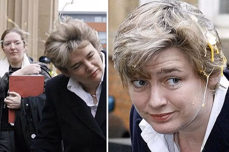 Tháng 2/2006, Bộ trưởng Giáo dục Anh Ruth Kelly bị ném trứng vào đầu.