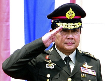 Tư lệnh lục quân, Tướng Prayuth Chan-ocha tuyên bố: “Vấn đề chính trị cần phải được giải quyết bằng biện pháp chính trị".