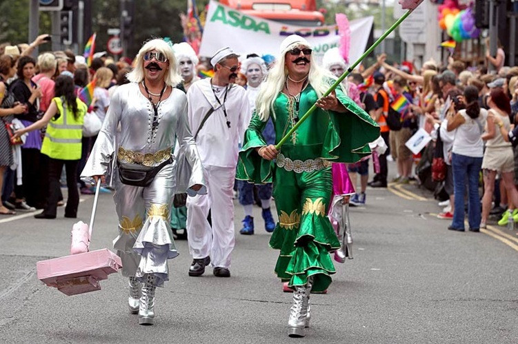 Diễu hành Gay Pride ở Brighton.