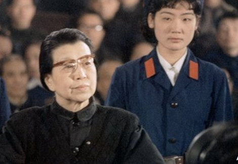 Bị cáo Giang Thanh trong phiên tòa xét xử "Bè lũ 4 tên" năm 1980.