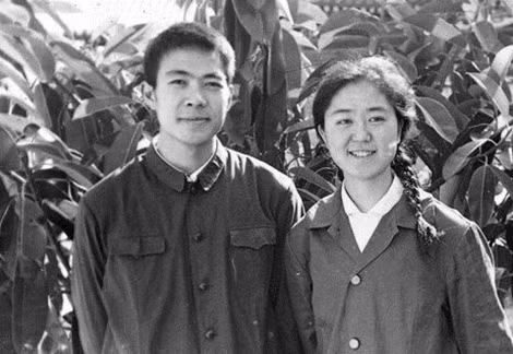 Bạc Hy Lai lớn lên vào thời kỳ Cách mạng Văn hóa, cái thời kỳ mà “con tố cha, vợ tố chồng”.