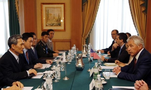 Cuộc họp của Bộ trưởng Quốc phòng Mỹ Chuck Hagel với một đồng nhiệm ASEAN.