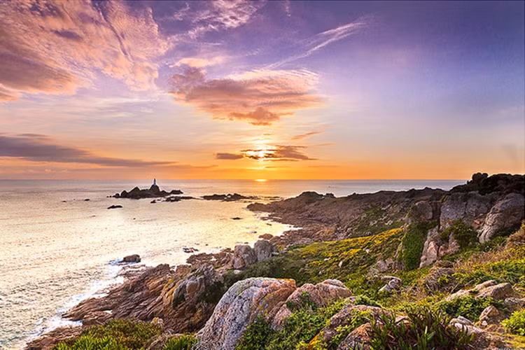 Ngọn hải đăng Corbiere, Channel Islands, Mỹ.