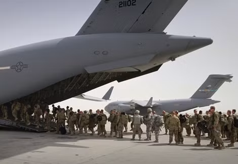 Một đơn vị quân đội Mỹ rút khỏi Afghanistan.