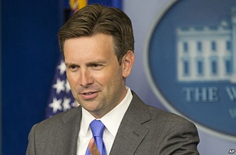 Phát ngôn viên Nhà Trắng Josh Earnest nói rằng Tổng thống Barack Obama đã có hai quyết định sẽ dẫn tới các hệ quả đối với chính quyền Ai Cập.