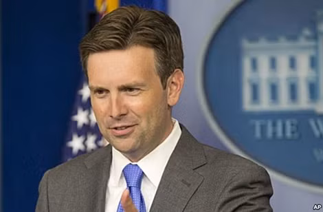 Phát ngôn viên Nhà Trắng Josh Earnest nói rằng Tổng thống Barack Obama đã có hai quyết định sẽ dẫn tới các hệ quả đối với chính quyền Ai Cập.
