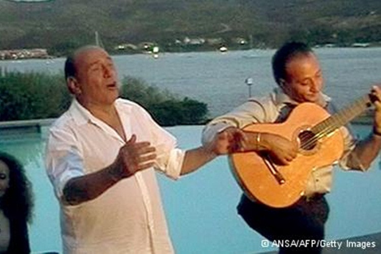 Đào hoa, phóng khoáng, Berlusconi cũng có khá nhiều những người hâm mộ.