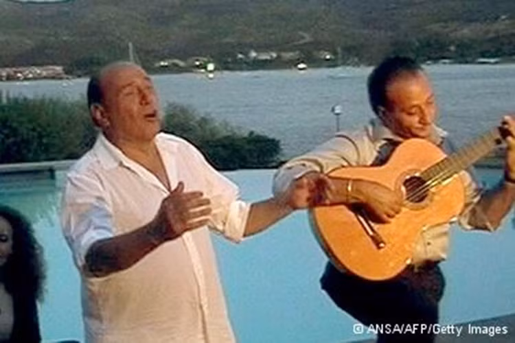 Đào hoa, phóng khoáng, Berlusconi cũng có khá nhiều những người hâm mộ.