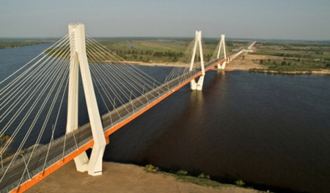 Cây cầu bắc qua sông Oka gần thị trấn Murom được công nhận là cây cầu đẹp nhất nước Nga.