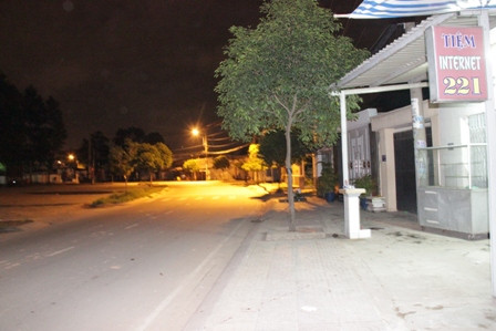 Chỉ trên đoạn đường khoảng 500m, đường Đình Phong Phú, quận 9 có 3 khúc cua nguy hiểm thường xuyên gây tai nạn chết người.