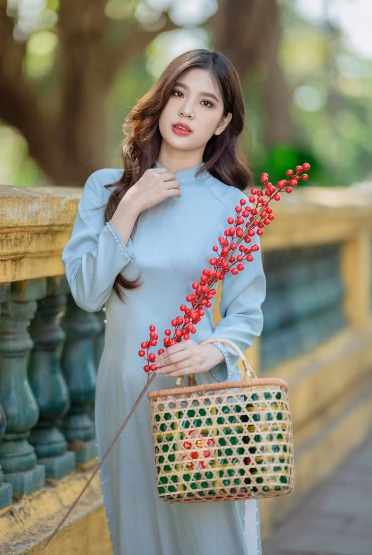 Hiện tại, Hoàng Huyên là người mẫu tự do và có đam mê kinh doanh. Cô đang chuẩn bị mở một thương hiệu thời trang riêng và dự định dành một phần doanh thu để quyên góp cho Hội Chữ thập đỏ Việt Nam.