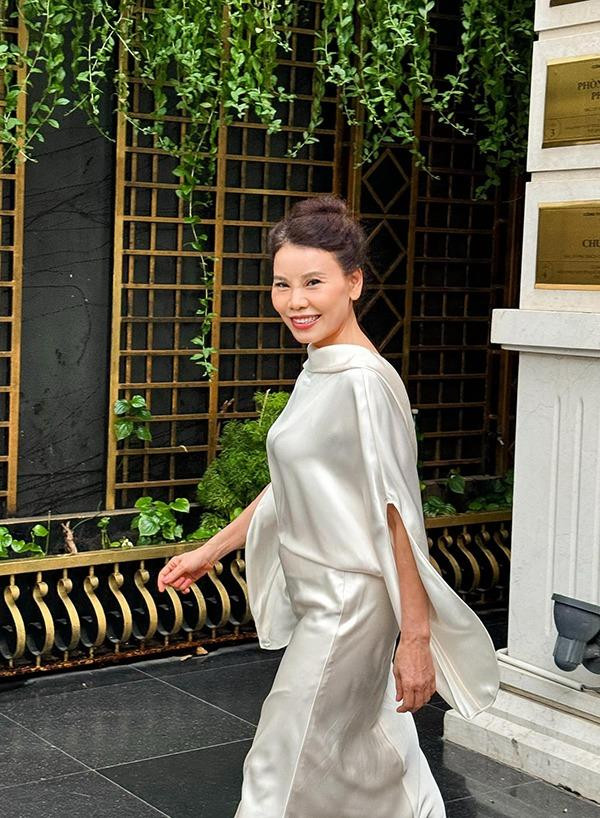 ẹ ruột Hồ Ngọc Hà, bà Ngọc Hương luôn giữ tinh thần vui vẻ trong cuộc sống. Bà có cuộc hôn nhân hơn 40 năm hạnh phúc với ông Hồ Sĩ An, người Việt lai Pháp. Cuộc sống của 2 ông bà trọn vẹn an hưởng tuổi già.