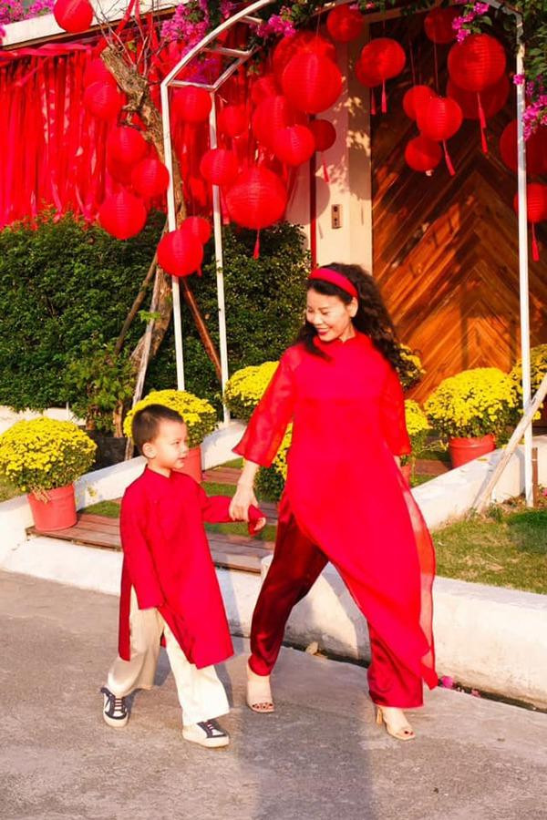 hững hình ảnh mẹ ruột Hồ Ngọc Hà chăm sóc bé Subeo, cặp đôi Lisa - Leon đều khiến khán giả yêu thích.