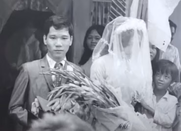 Người đàn ông cưới cả tuần mới xin được phép "làm chồng" Nguoi dan ong cuoi ca tuan moi xin duoc phep