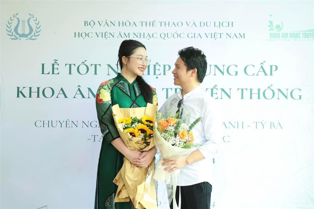 rước đó, Thảo Nguyên đạt 10 điểm tốt nghiệp hệ trung cấp ngành Đàn tranh của Học viện Âm nhạc Quốc gia Việt Nam.