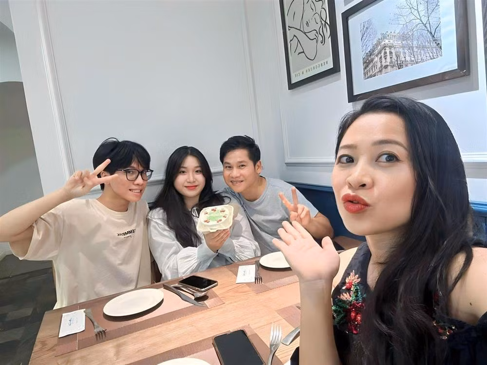 Con trai của Trọng Tấn là Tấn Đạt, 20 tuổi đang học khoa Thanh nhạc tại Học viện Âm nhạc Quốc gia Việt Nam. Tấn Đạt đam mê ca hát và sáng tác, từng xuất hiện trong một số chương trình cùng cha.