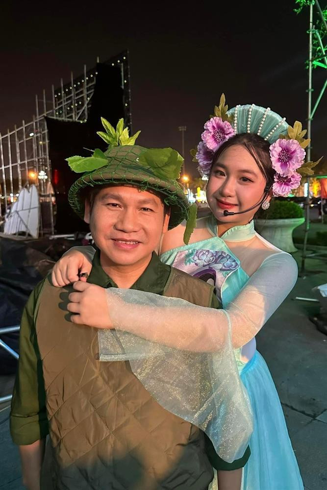 ai con của Trọng Tấn và Thanh Hoa ngoan ngoãn, học giỏi và thừa hưởng năng khiếu âm nhạc từ cha. Trọng Tấn tự hào chia sẻ thành tích xuất sắc của con gái Vũ Hoa Thảo Nguyên (18 tuổi) trên trang cá nhân.