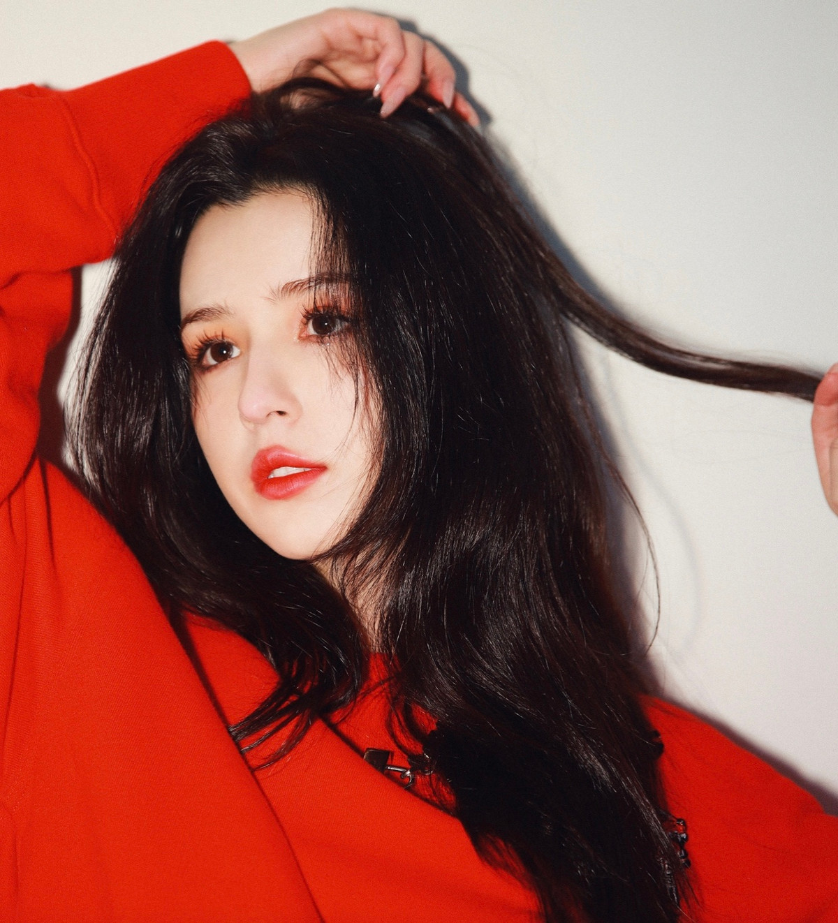 Sau chương trình, Cáp Ni Khắc Tư đắt show làm mẫu thời trang, tham gia các show truyền hình. Là "gà cưng" dưới trướng nghệ sĩ Trần Hách nổi tiếng, Cáp Ny Khắc Tư cũng có xuất phát điểm tốt hơn nhiều nghệ sĩ trong giới. (Ảnh: IGNV)