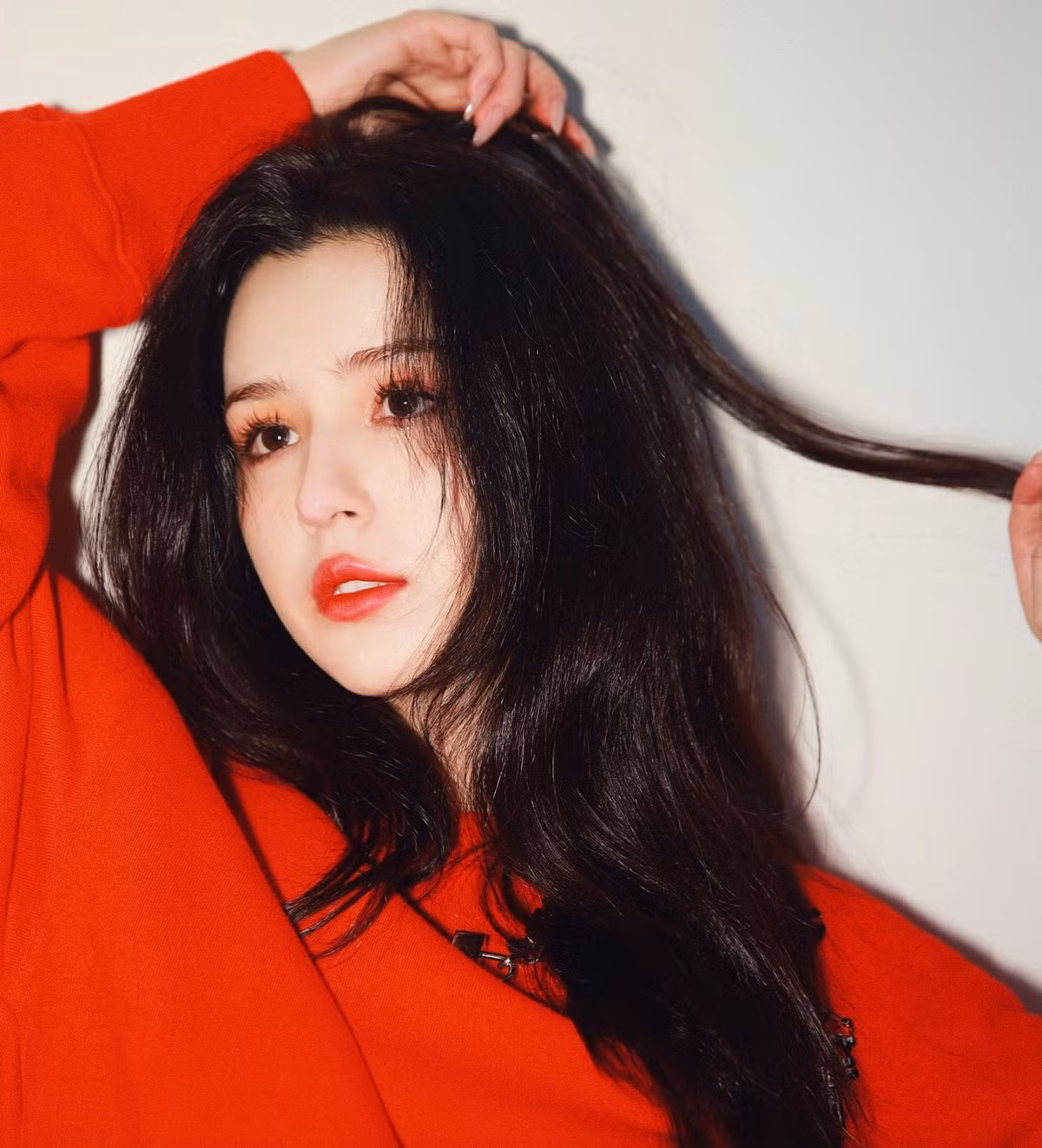 Sau chương trình, Cáp Ni Khắc Tư đắt show làm mẫu thời trang, tham gia các show truyền hình. Là "gà cưng" dưới trướng nghệ sĩ Trần Hách nổi tiếng, Cáp Ny Khắc Tư cũng có xuất phát điểm tốt hơn nhiều nghệ sĩ trong giới. (Ảnh: IGNV)