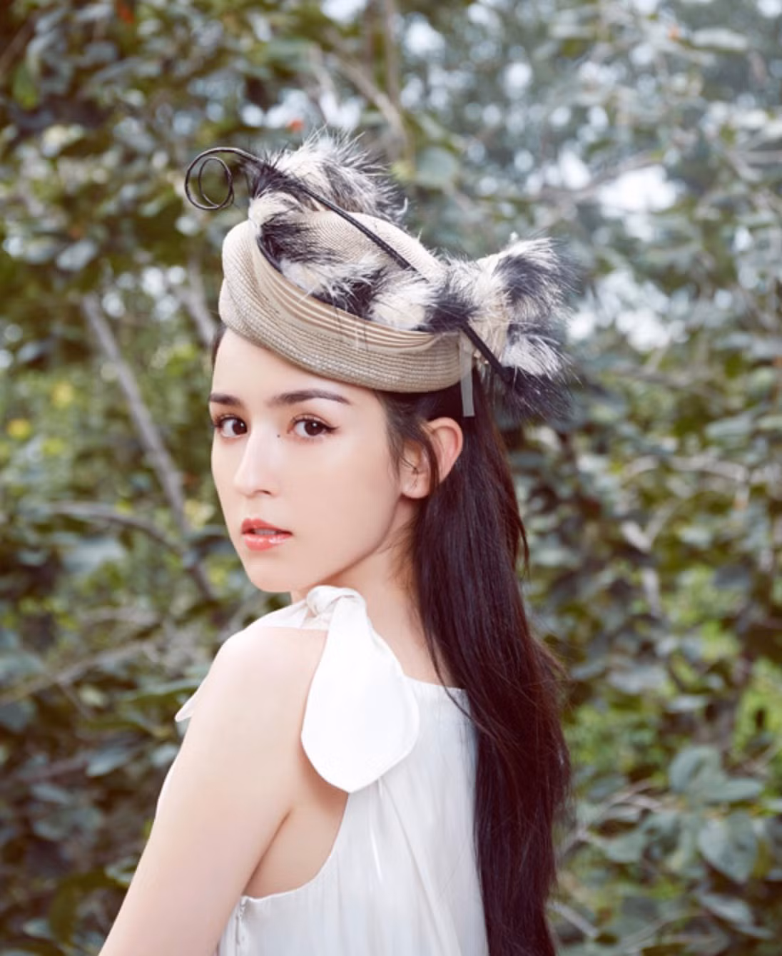 Vẻ đẹp của Cáp Ni Khắc Tư khiến nhiều khán giả không khỏi tiếc nuối cho cô. Không ít người cho rằng, nếu sự nghiệp suôn sẻ hơn thì Cáp Ni Khắc Tư hoàn toàn có thể bước lên địa vị sánh ngang với những mỹ nhân Tân Cương khác như: Định Lệ Nhiệt Ba, Cổ Lực Na Trát... (Ảnh: IGNV)