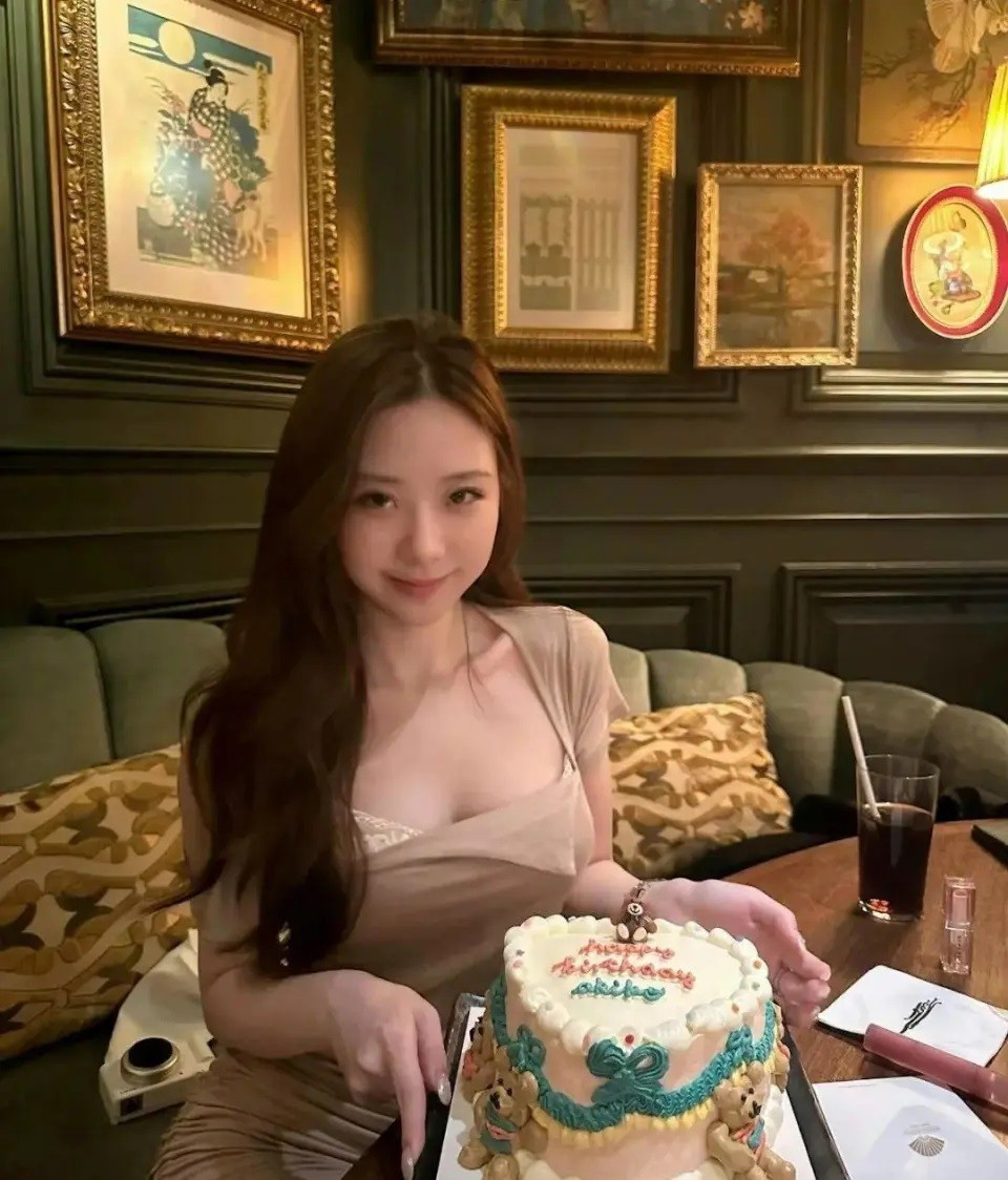 Vì năm 2023, Á hậu 2 và Á hậu 3 của Hoa hậu Hong Kong đều là thí sinh đến từ Đại lục đã trực tiếp làm tăng tỷ lệ thí sinh đến từ Trung Quốc Đại lục trong số thí sinh năm nay. Khoảng một nửa thí sinh trong vòng tuyển chọn đầu đến từ Bắc Kinh, Thượng Hải, Quảng Đông, Hồ Bắc, Sơn Tây, Quý Châu, Hà Nam và những nơi khác. Cũng có nhiều người đẹp từ nước ngoài trở về tham gia cuộc thi như Anh, Canada, Mỹ…