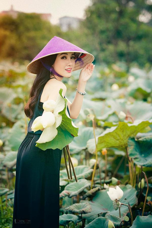 o đó, để chống lão hóa, BTV Hoài Anh thường sử dụng các loại kem đặc trị để trả lại cho làn da sự mịn màng, căng bóng.