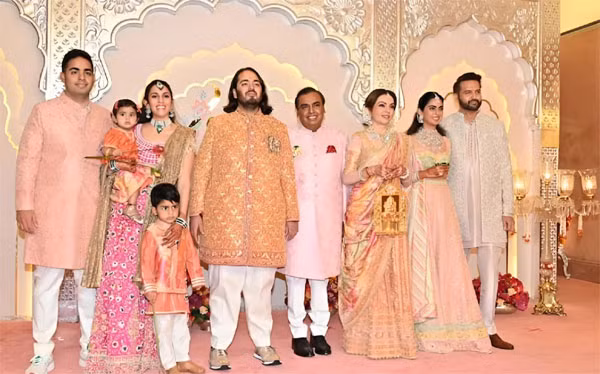 Dam cuoi con trai dai gia, phu re duoc tang dong ho 6 ty